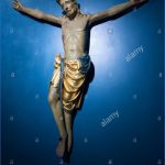religioser kunst traurig auf der suche nach jesus hangt an einer blauen wand in einem museum in luttich belgien bhff79 150x150 EINEM MUSEUM