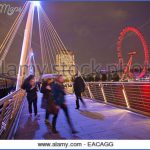 illuminated golden jubilee bridges run across the river thames in eacagg 150x150 BRIDGES ILLUMINATED