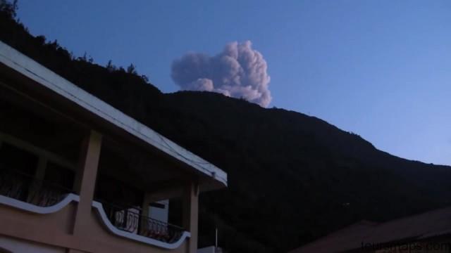 volcano erupts while travelling banos ecuador 16 VOLCANO ERUPTS WHILE TRAVELLING Banos Ecuador
