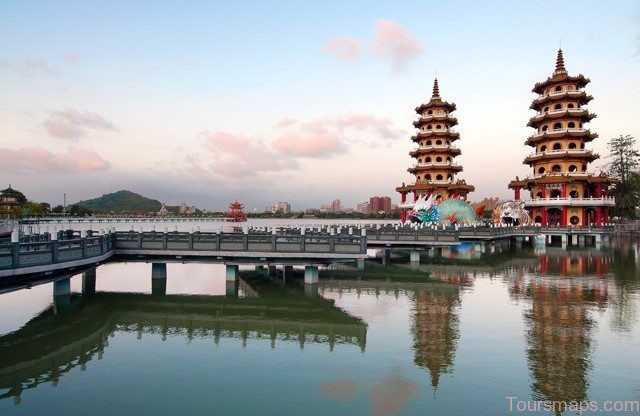 Kaohsiung Lotus Lake - Tiger and Dragon Pagodas - Taiwan